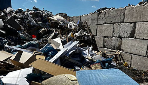 Abfall nach Entrümpelung einer Messie Wohnung